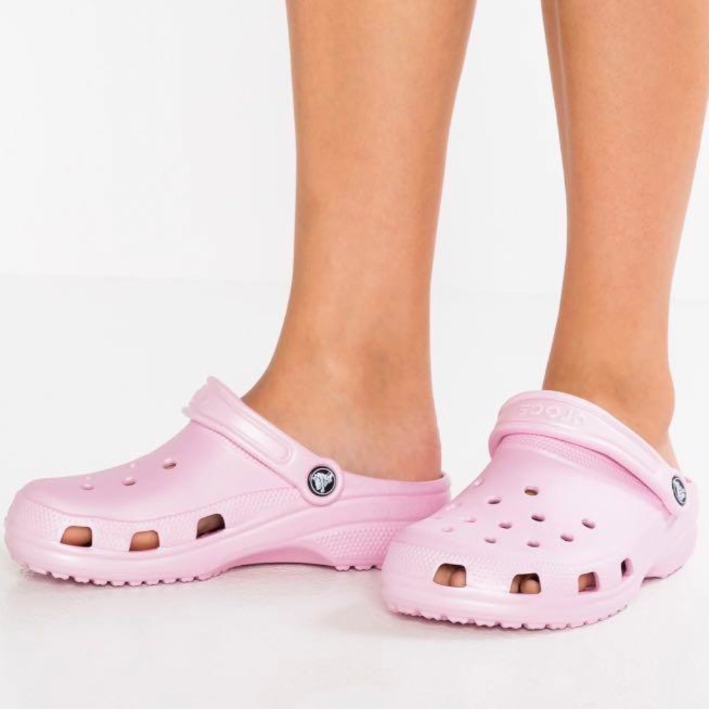 Crocs Classic Clog in Ballerina Pink